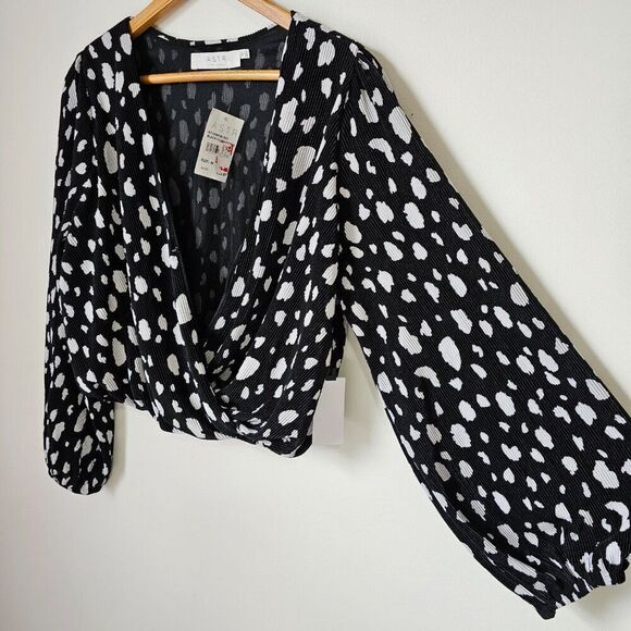 NWT ASTR BLACK WHITE DOTTED DEEP SURPLICE V NECK LONGSLEEVES TOP SIZE M - Picture 3 of 15